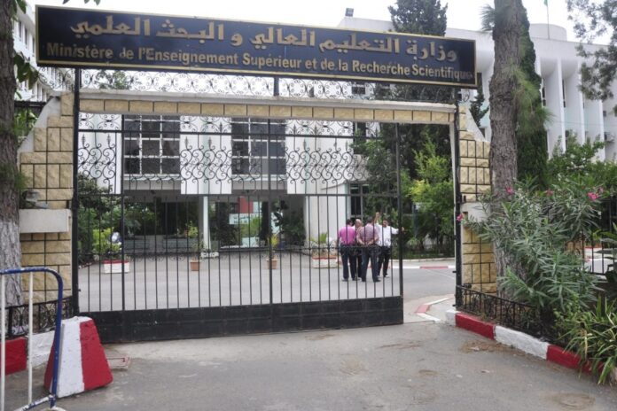 الجزائر تشهد أول دخول جامعي بصفر ورق