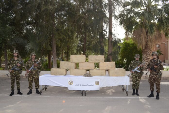 إحباط محاولات إدخال 12 قنطار من الكيف المعالج عبر المغرب