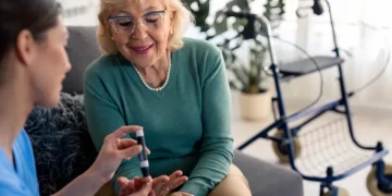 هل يعالج الأطباء الأسباب الجذرية للأمراض أم يكتفون بعلاج الأعراض؟